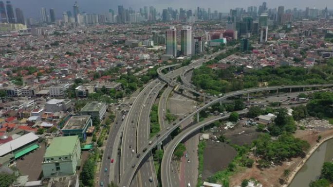 阳光明媚的雅加达城市景观繁忙的交通街路口空中全景4k印度尼西亚