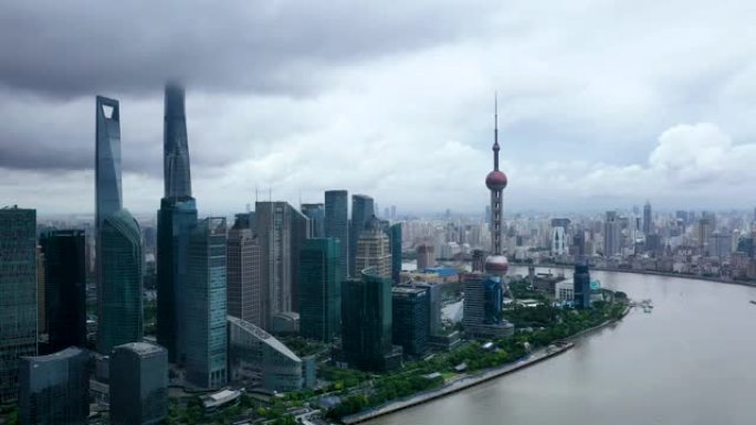 具有现代城市摩天大楼的上海天际线，中国