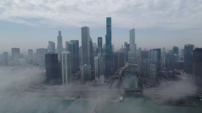 芝加哥市中心上空的罕见雾-空中射击