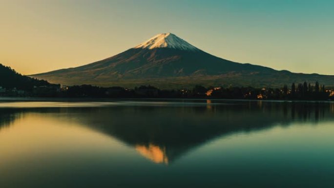 日本秋天的河口湖富士山