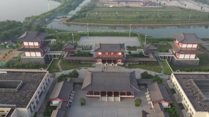 俯瞰古建筑社区的中国庙宇