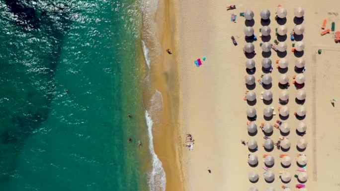 斯卡拉 (Skala)，希腊凯法利尼亚岛 (Kefalonia) 的顶级海滩之一。斯卡拉海滩的壮观景