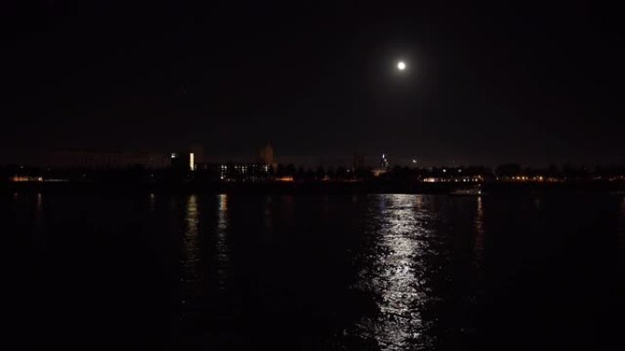 德国科隆夜间的莱茵河