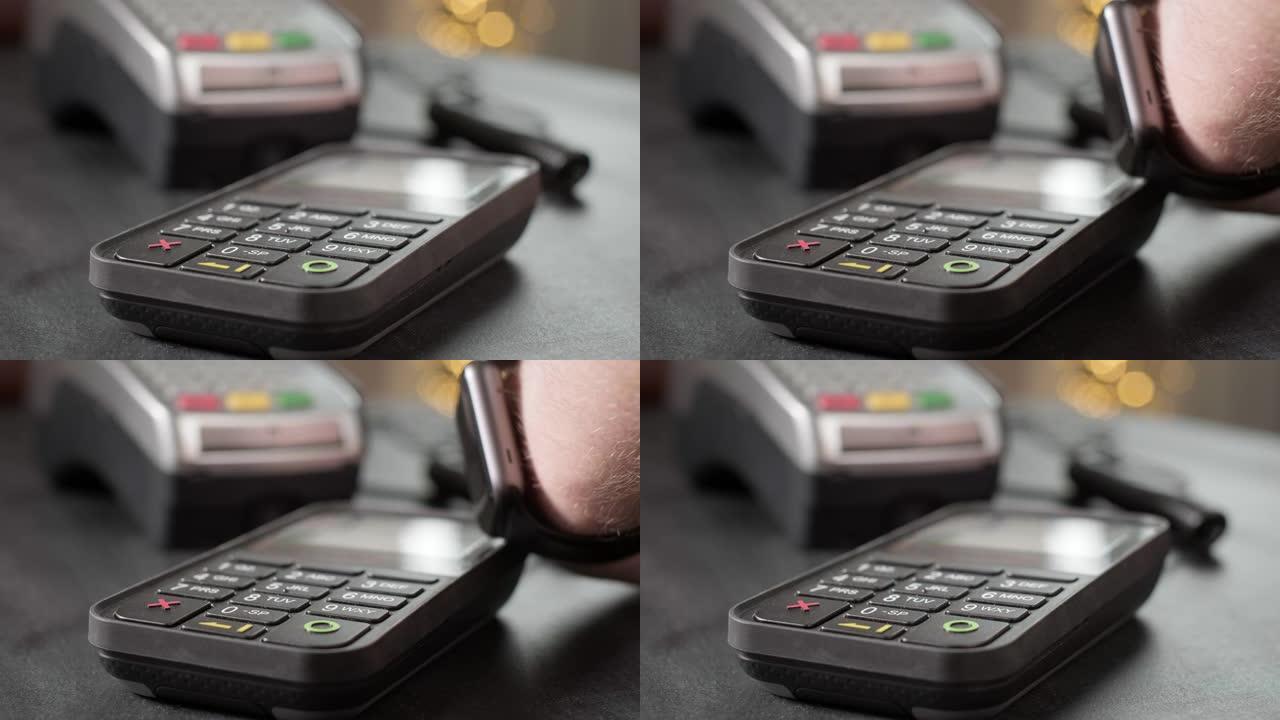 NFC技术。买方使用智能手表以非接触式方式支付购买费用。冠状病毒大流行期间用小工具无线店内支付。小型