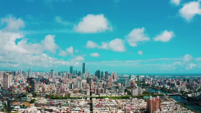 爱河和高雄市的鸟瞰图。台湾