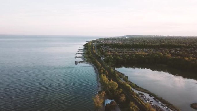加拿大多伦多胭脂国家城市公园和胭脂河鸟瞰图