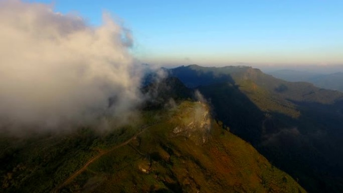 无人机在泰国的Phu Chi Fa Chiang Rai北部进行空中射击