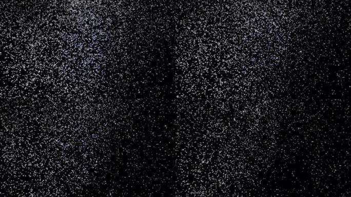 黑色背景上的真正雪