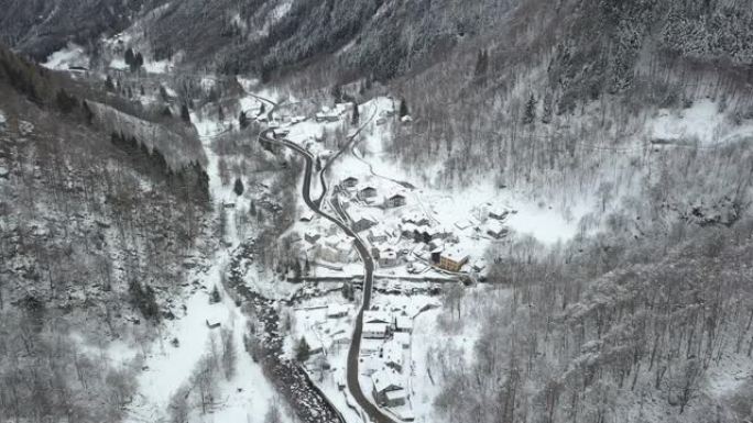 意大利阿尔卑斯山里梅拉的冬季鸟瞰图
