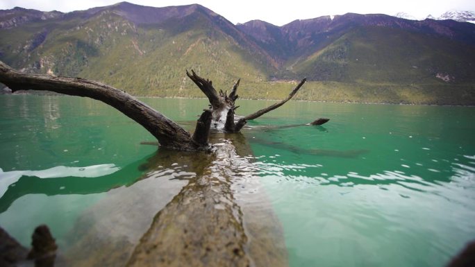 蓝宝石 湖水 纯净 巴松措景区