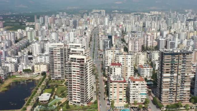 土耳其梅尔辛市的鸟瞰图。