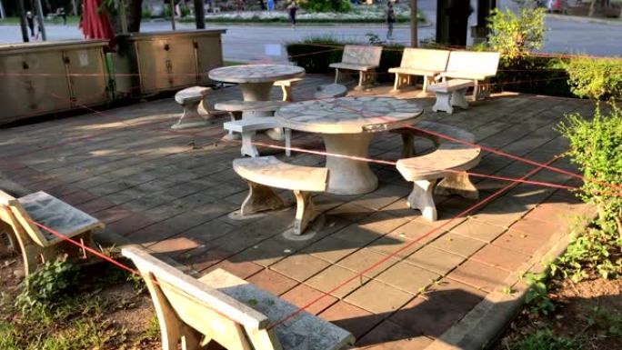 由于亚洲冠状病毒大流行，公园内的座位和野餐桌被分割-泰国曼谷- 2020年5月