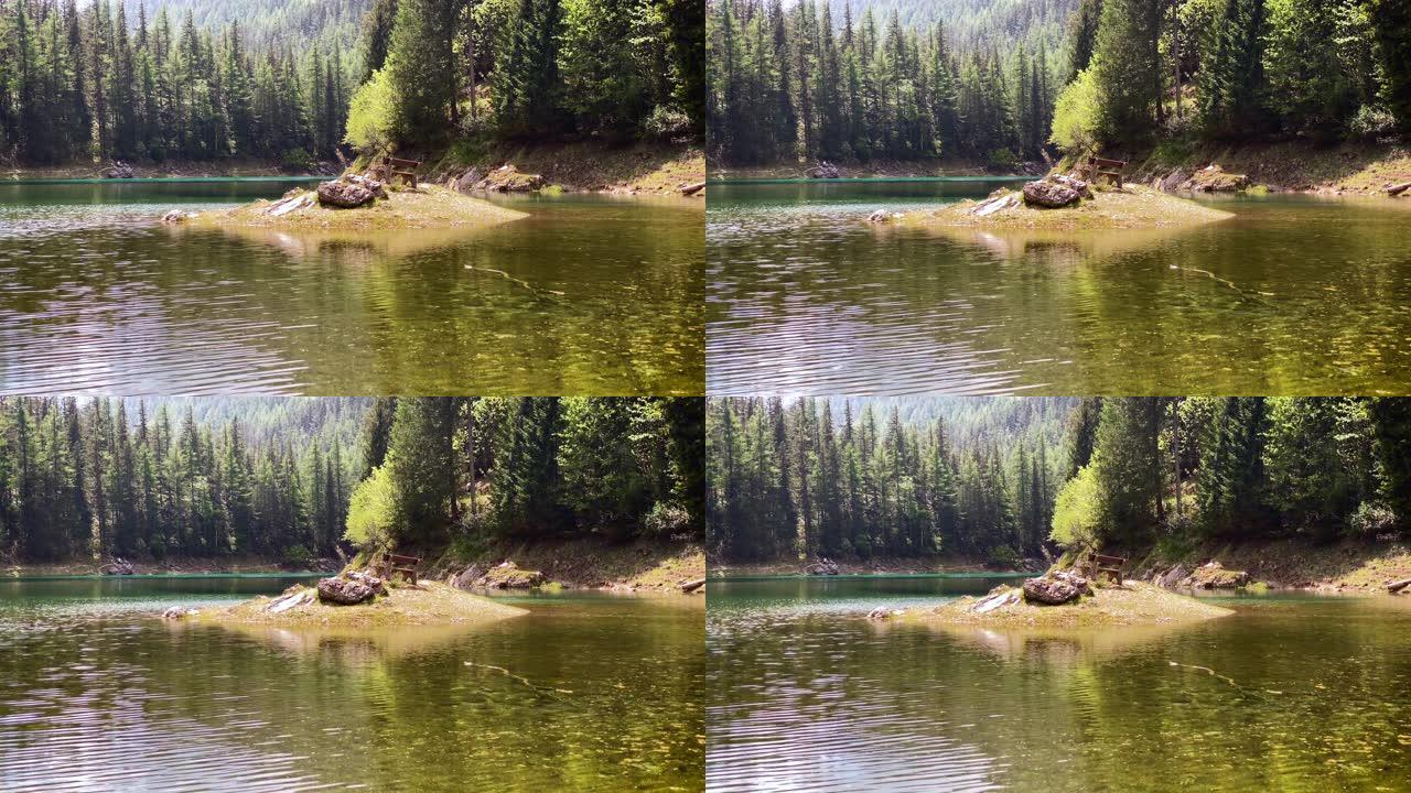 奥地利绿湖的长凳特写空镜波光粼粼水面