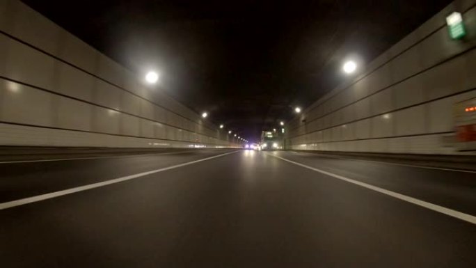 隧道驾驶/后视图行驶穿梭山洞