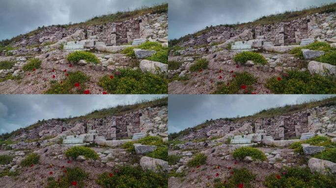 白天风暴天空圣托里尼岛老石遗迹花卉全景4k延时希腊