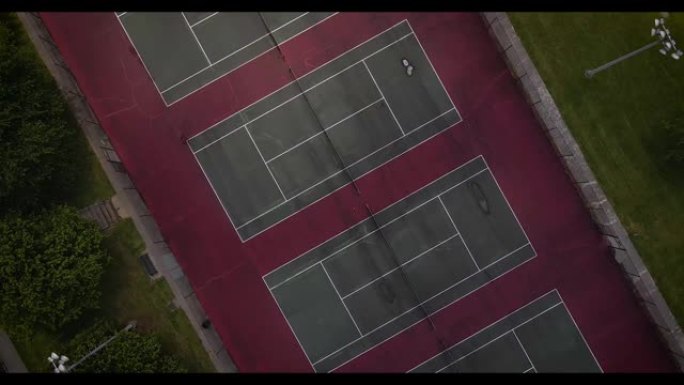螺旋运动揭示了许多网球场