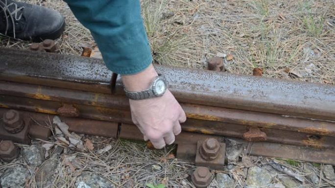 乌克兰的金属窃贼破坏了铁路的基础设施。