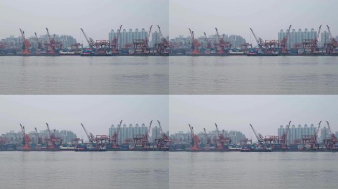 河上的商业码头海运码头港口轮船外贸易运输