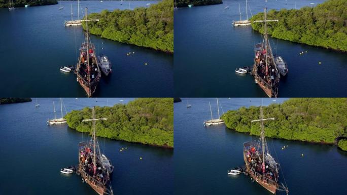 4k镜头，鸟瞰马提尼克岛滨海湾，古老的海盗船在清澈的蓝色水中