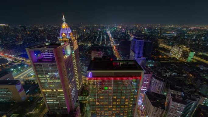 夜间照明台北城市景观市中心交通街屋顶全景4k延时台湾