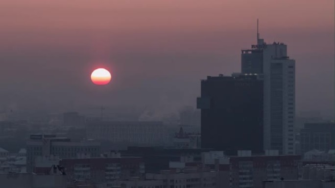 明斯克市中心日落天空屋顶全景4k延时白俄罗斯