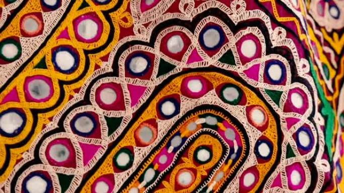 印度拼布墙布，巴拉特，印度古吉拉特邦手工制作的典型镜面刺绣作品，印度女性新娘礼服Lehanga，手工