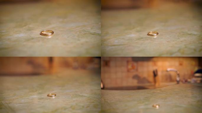 简单的金色结婚戒指躺在家里的厨房桌子上架子焦点离婚通奸