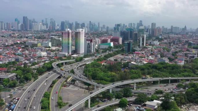 阳光灿烂的雅加达市市区繁忙的交通道路交汇处航空全景4k印度尼西亚