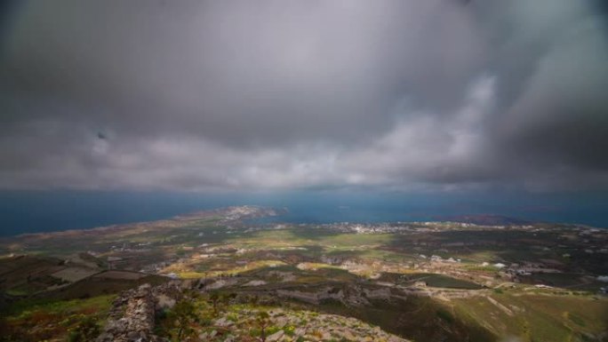 阳光明媚的日子阴影圣托里尼岛镇湾全景4k延时希腊
