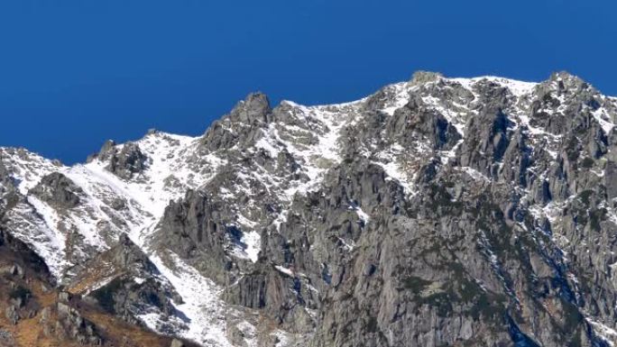 日本黑部水坝的山脉尖端