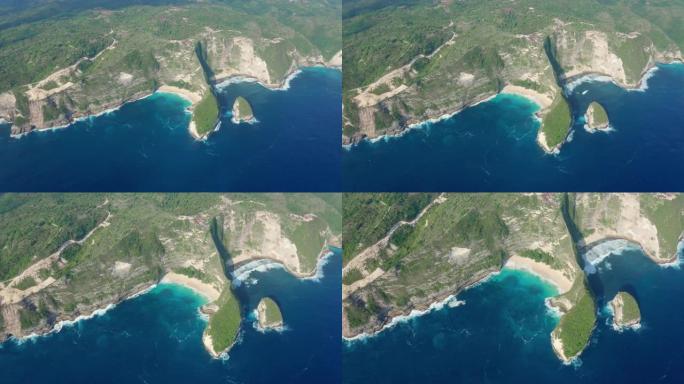 巴厘岛努沙佩尼达 (Nusa Penida) 海洋蓝水冲刷的绿岛鸟瞰图
