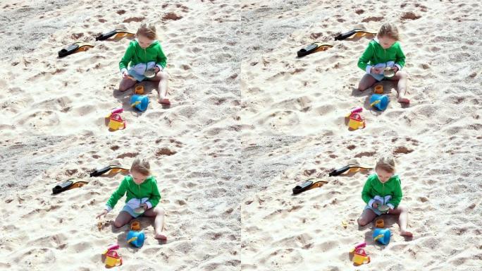 小女孩在红海的海滩上玩耍。