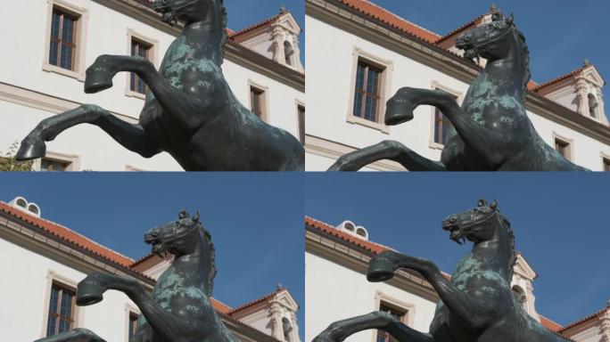 马的雕像。