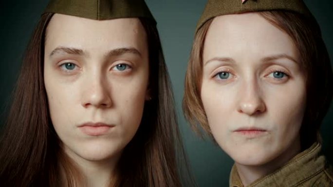 年轻女性穿着苏联制服的视频