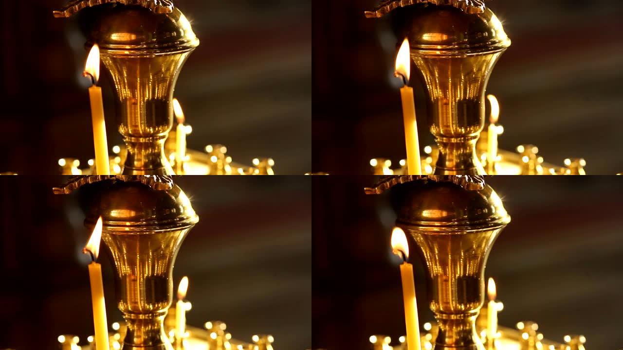在教堂的祭坛前燃烧蜡烛。教堂的祈祷教区居民。