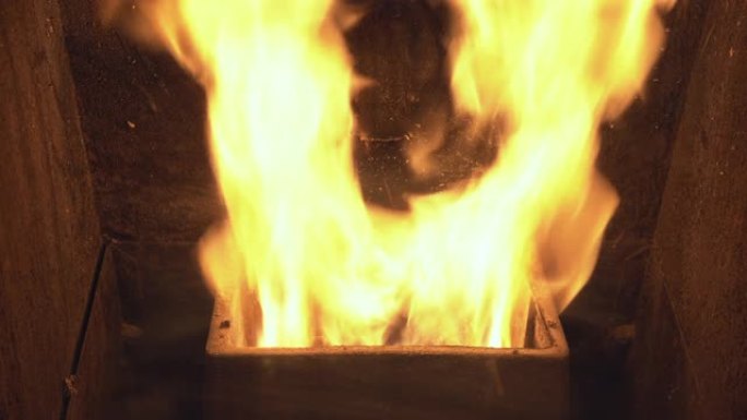 在秋季或冬季使用替代颗粒炉代替木材和壁炉为房屋供暖。颗粒炉中燃烧的生态纯燃料。生态概念