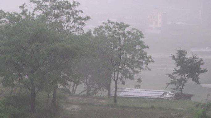 农村暴雨泛滥成灾