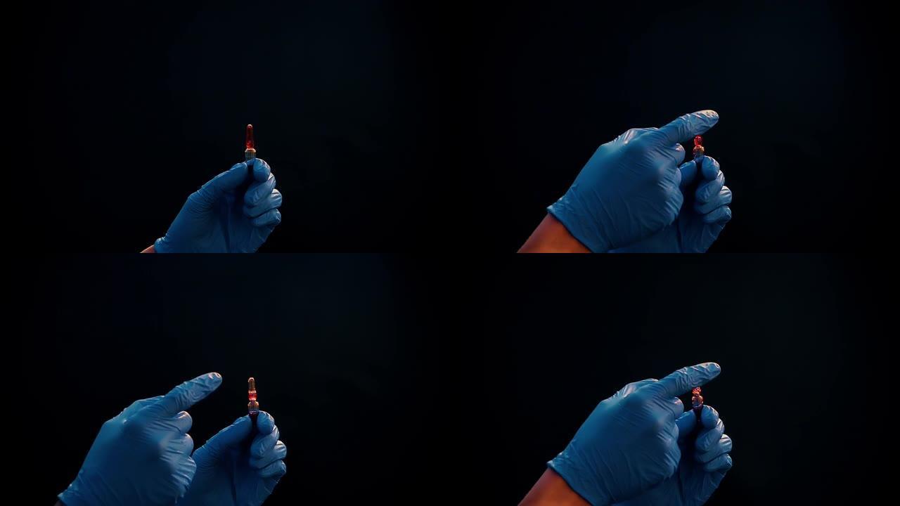 一只戴着蓝色医用手套的手拿着一个注射用的注射器。消除气泡。检查注射器，药物喷射。