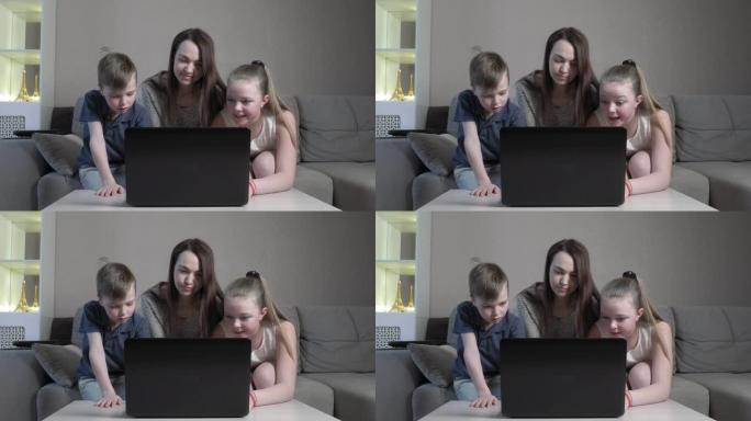 在COVID 19大流行期间，专注可爱的男孩和女孩和他们的妈妈在电脑考试的应用程序中在线使用笔记本电