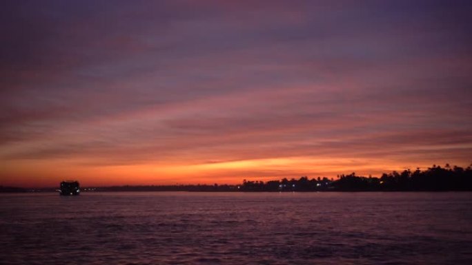 尼罗河中部美丽的日落使埃及著名的旅游活动
