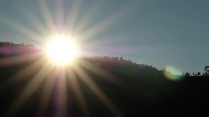 在斯里兰卡建立太阳升起的镜头 (亮度略有上升