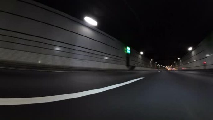 高速公路夜间行驶 | 超宽