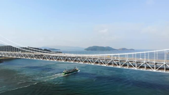 日本冈山县仓敷市的濑户大桥、濑户内海。濑户大桥是连接冈山县仓敷市和香川县坂出市的桥梁。