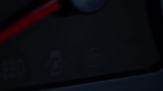 汽车仪表板中的ABS警示灯