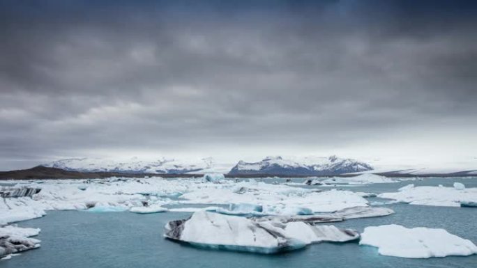 冰岛，Jokulsarlon泻湖，美丽的寒冷景观4k冰岛冰川泻湖湾的延时。4K Timelaspe