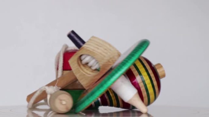 墨西哥三种不同的传统玩具