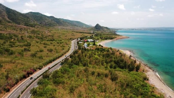 带公路海景的景观和海岸线鸟瞰图