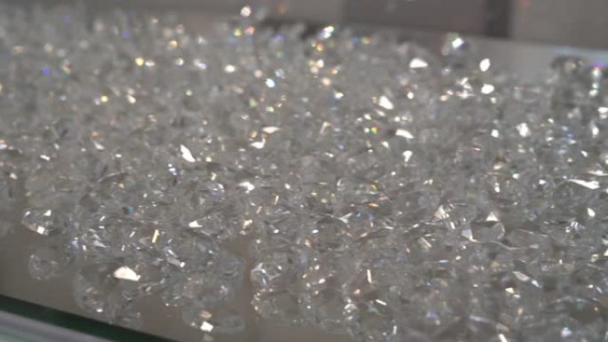 人造材料制成的观赏钻石和宝石特写