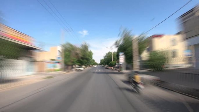 伊朗亚兹德的汽车交通和城市街道