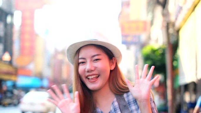 旅行者亚洲博客女性在泰国曼谷旅行，美丽的女性使用手机制作vlog并在社交媒体上生活。女游客在曼谷泰国